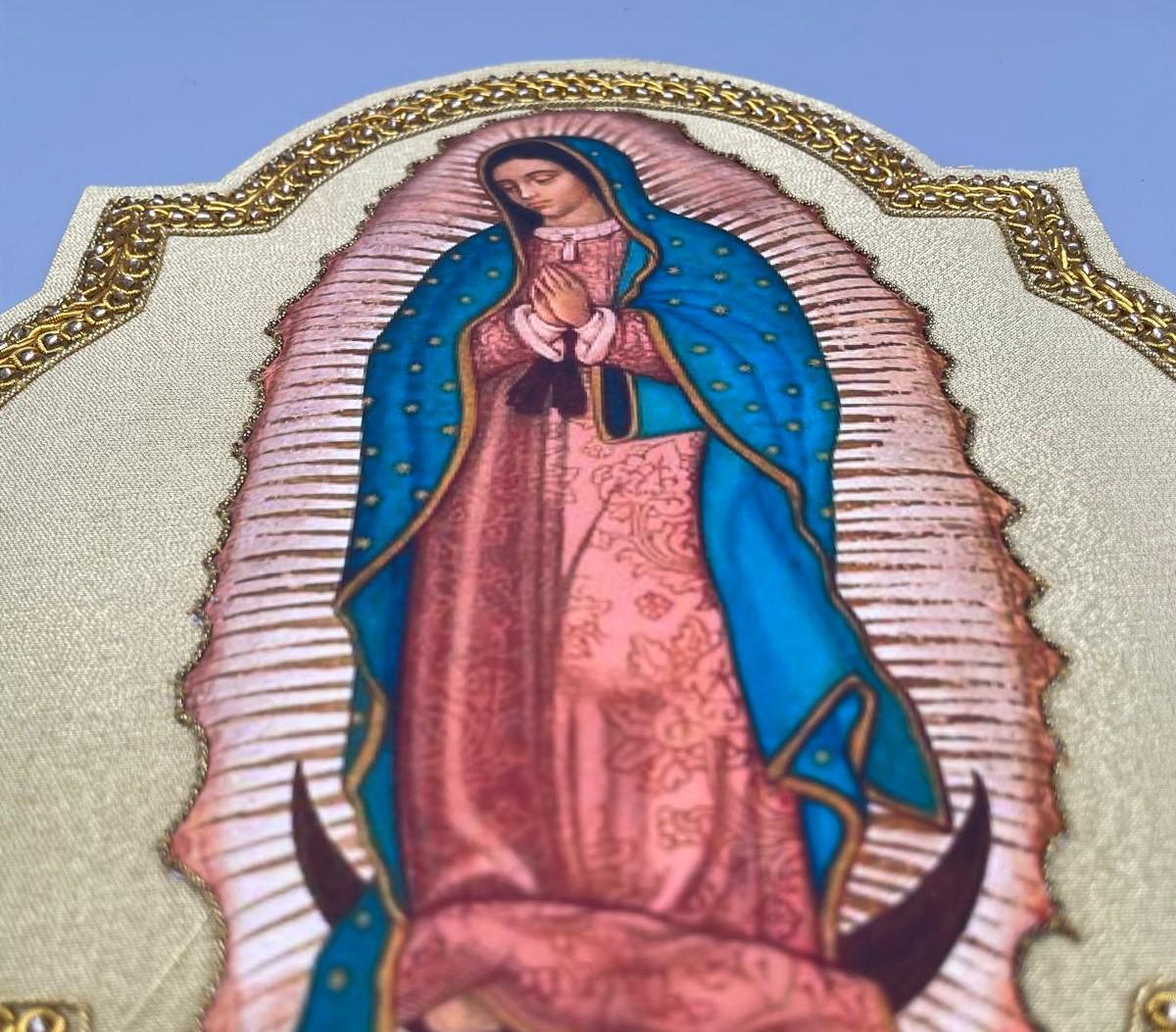 Quadro Ricamato con Filo Oro – Vergine di Guadalupe