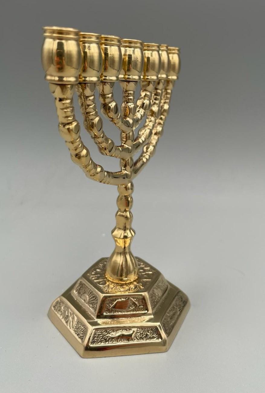 Menorah Vintage a Sette Bracci in Ottone Dorato – h 13 cm