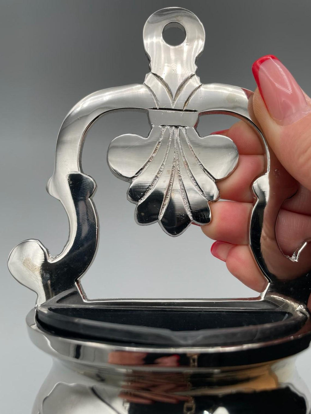 Acquasantiera liturgica in metallo placcato nickel – H 17 cm