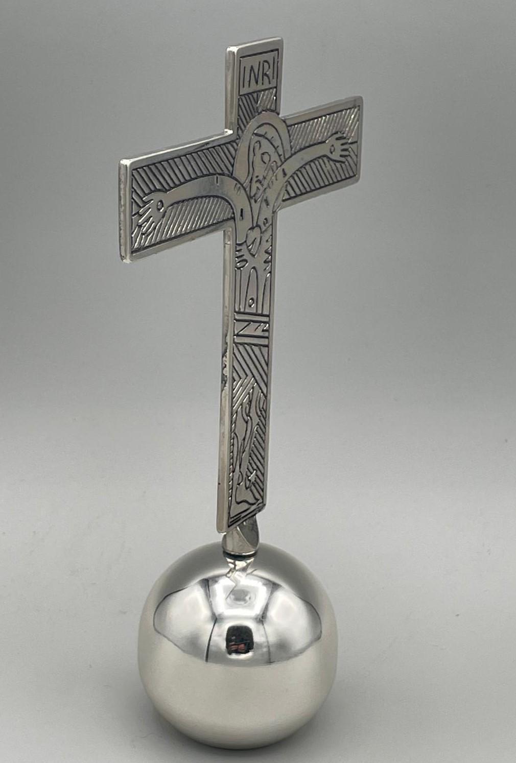 Croce da tavolo con base sferica placcata argento – cod. BDK205PB
