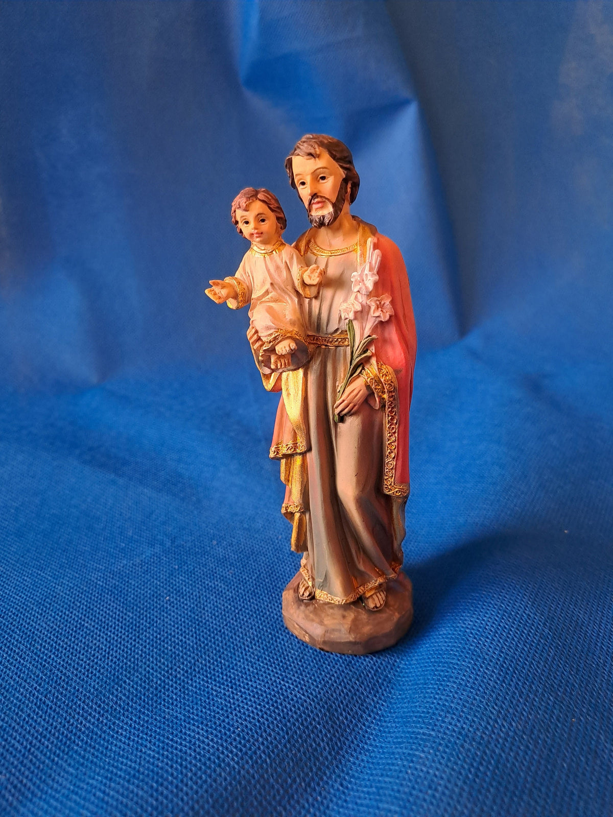 Statue Heiliger Josef und Jesuskind aus handbemaltem Kunstharz – 13 cm