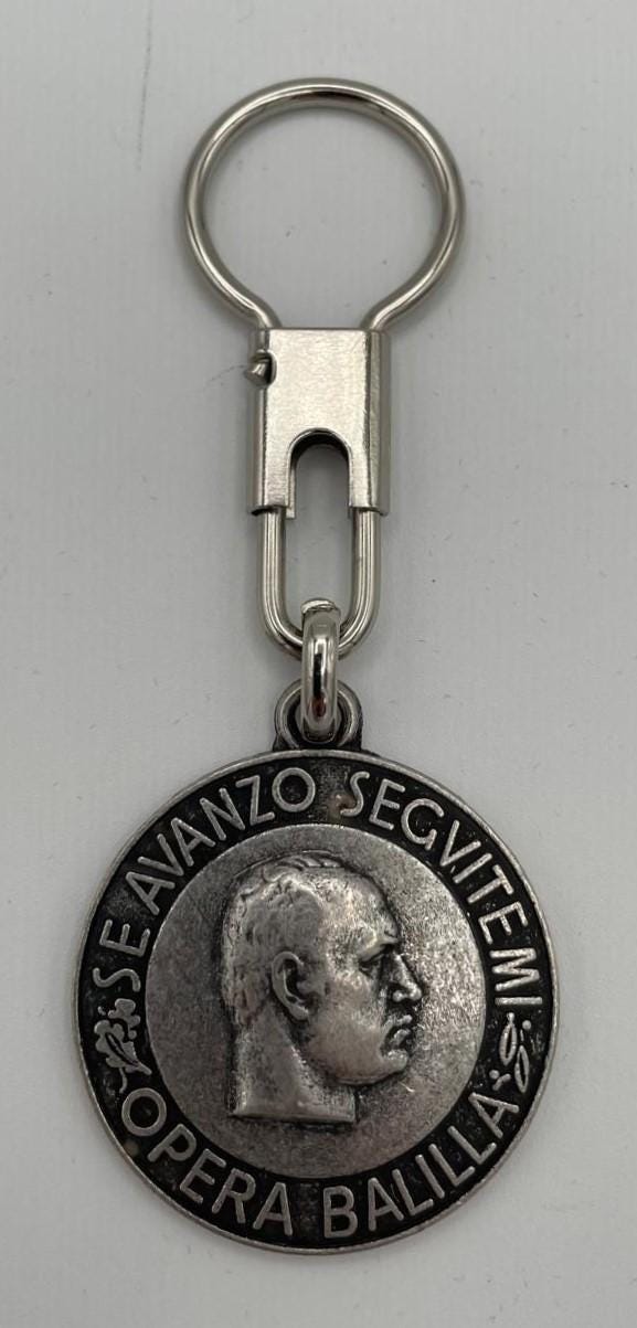 Portachiavi Vintage con Medaglia – Volto Stile Storico, Metallo Argentato 10 cm