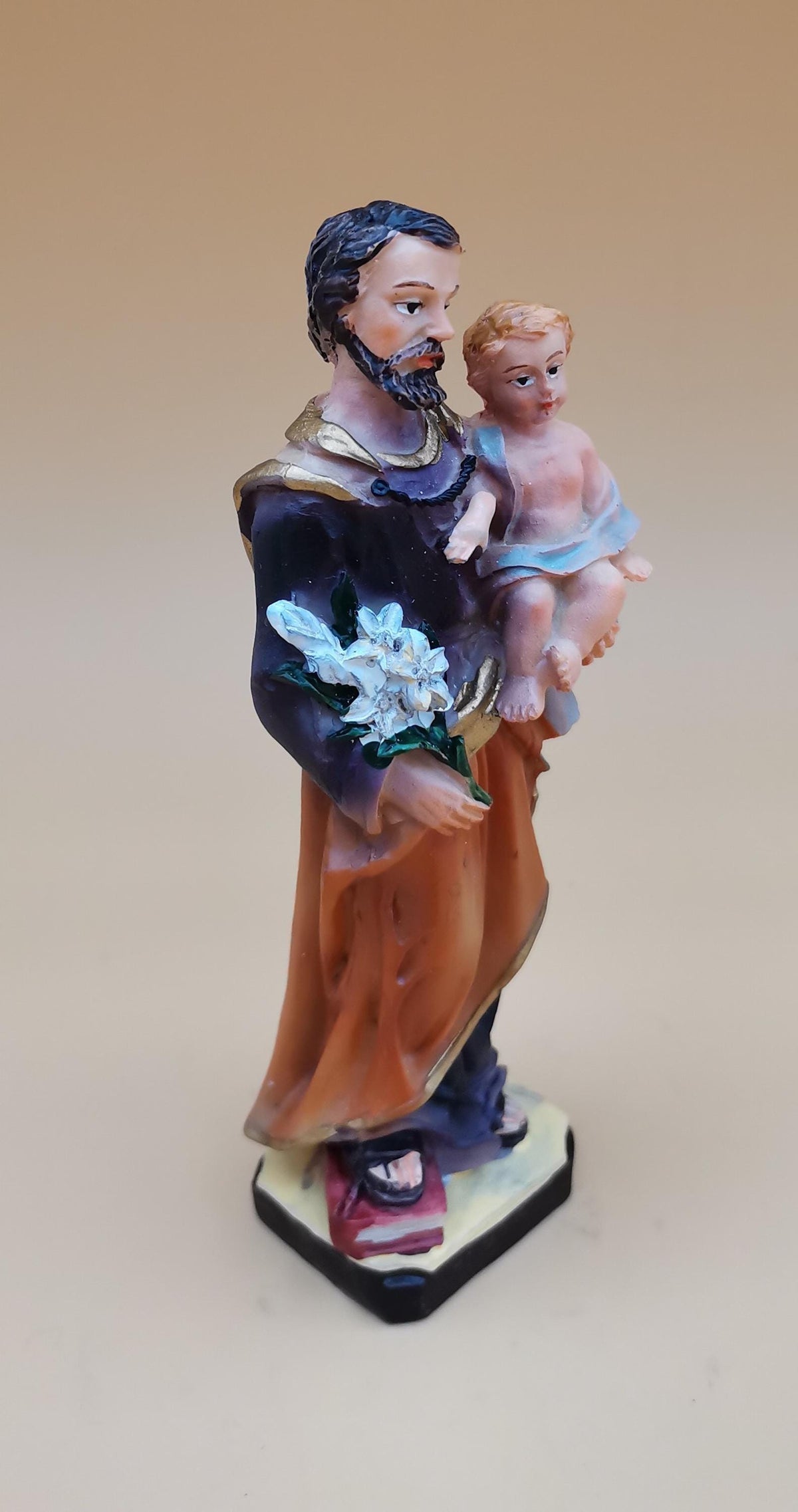 Statuette de Saint Joseph en résine peinte à la main – 11 cm